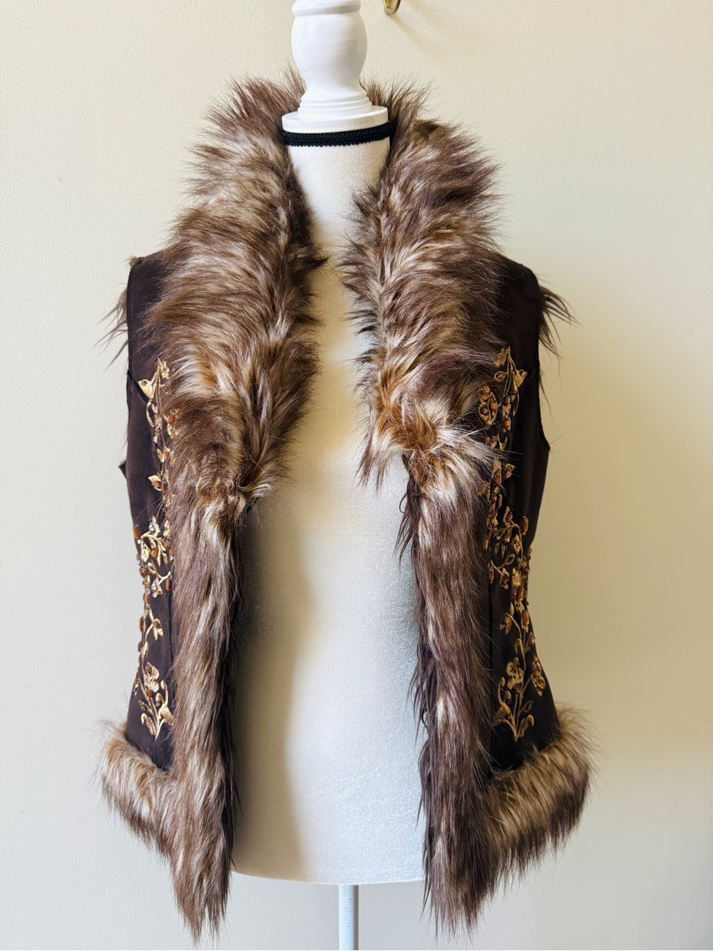 Faux Fur Trim Embroidered Brown Vest - Picture 6 of 6
